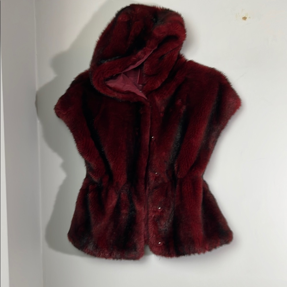 Monnalisa faux fur vest with hood burgundy